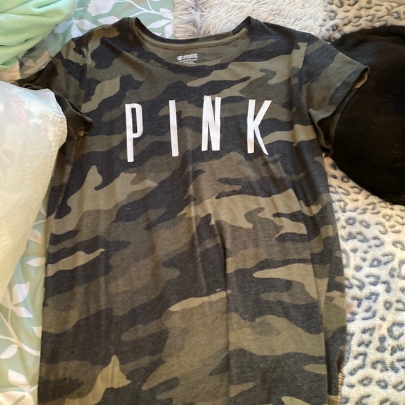 pink brand camo tee shirt - Picture 1 of 1